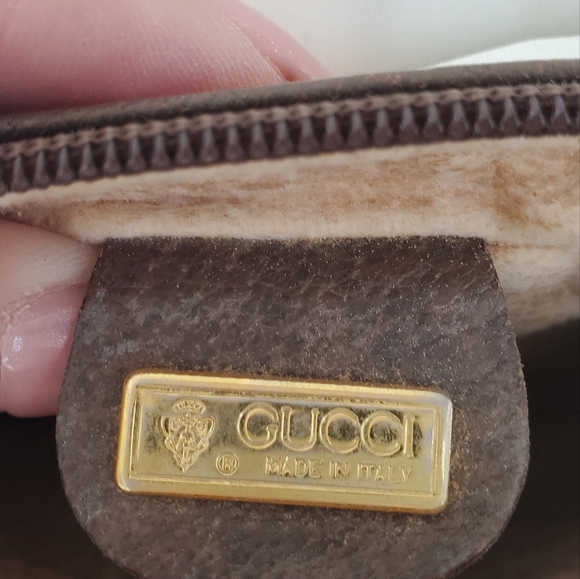 Gucci Brown Messenger Bag with Iconic Monogram - Picture 3 of 4